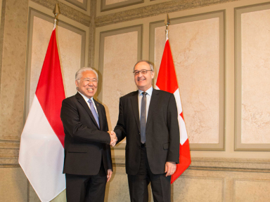Le conseiller fédéral Guy Parmelin rencontre le ministre indonésien du Commerce 