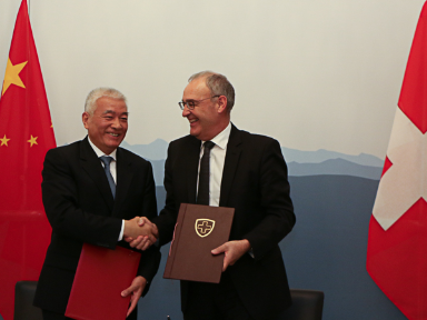 Il consigliere federale Guy Parmelin incontra il ministro cinese della scienza